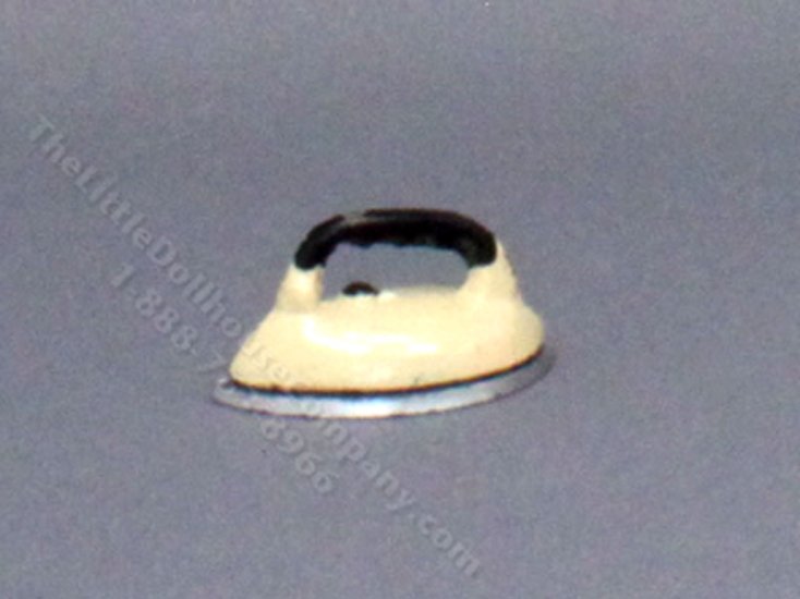 (image for) Vintage Miniature 1950s Iron for Dollhouses