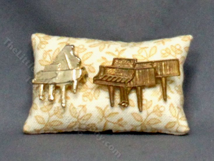 (image for) Miniature Gold Piano Pins