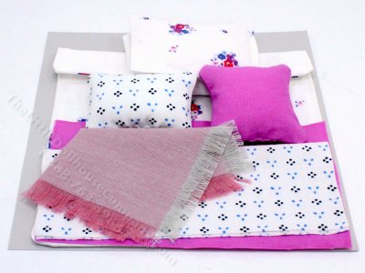 (image for) Miniature Pink and White Bedding for Dollhouses