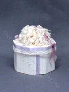 (image for) Miniature Vintage White and Lilac Hat Box