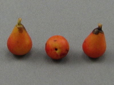 (image for) Dollhouse Scale Model Pear