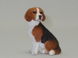 (image for) Miniature Sitting Tricolour Beagle by Karl Blindheim