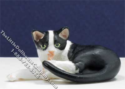 (image for) Dollhouse Scale Model Black & White Curled Up Cat