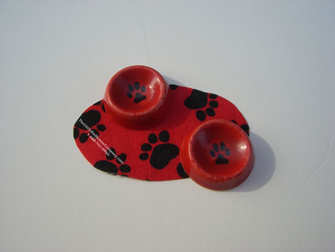 (image for) Miniature Black on Red Paw Ceramic Pet Bowls & Mat