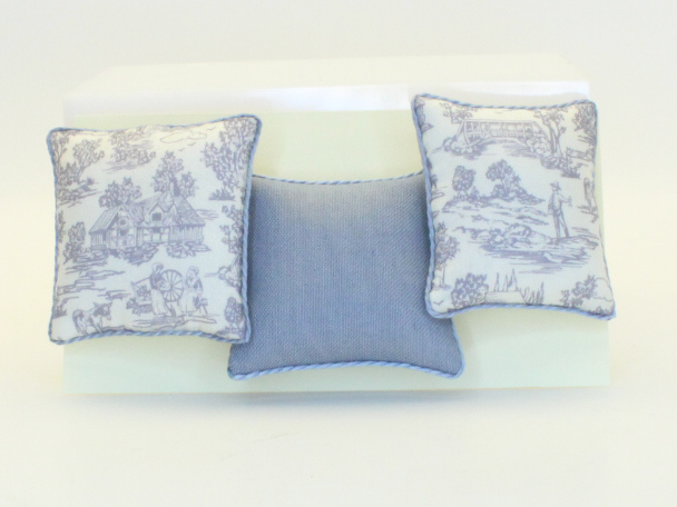 (image for) Miniature Blue/White Silk Toile Three Piece Set