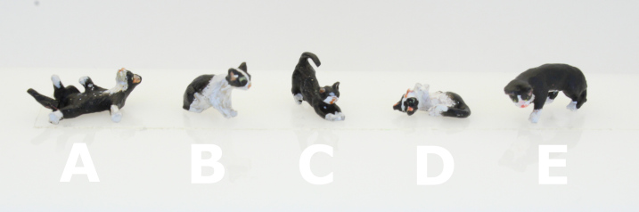 (image for) Miniature 1/4 Scale Black and White Cat for Dollhouses