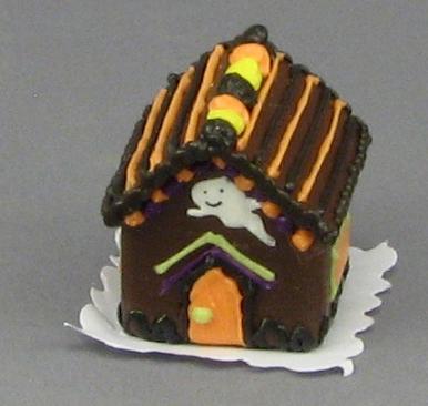 (image for) Dollhouse Scale Model Haunted House Cake