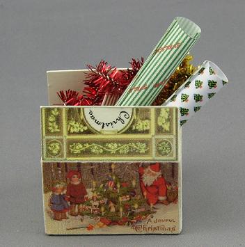 (image for) Christmas Ornaments and Wrapping Paper in Box