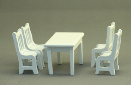(image for) 1/2" Scale Table and Chairs
