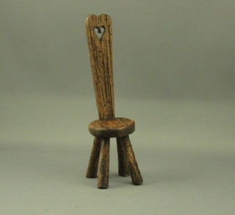 (image for) Dollhouse Miniature Heart Chair