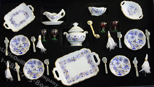 (image for) Gold Blue Onion Dinner Service